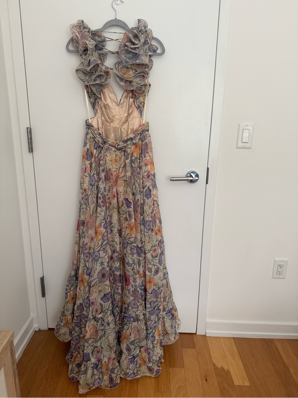 Mac Duggal Ruffle-Sleeve V-Neck Tiered Chiffon Maxi Dress - size 6 - Picture 8 of 9